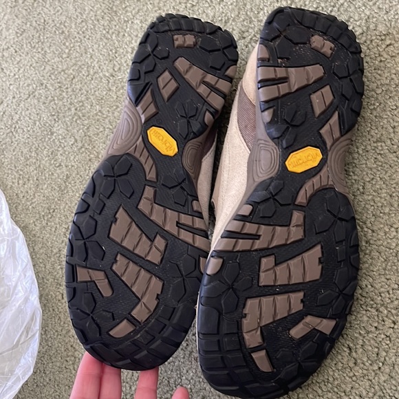 Women’s size 10 Timberland Walking Shoes - Picture 3 of 8